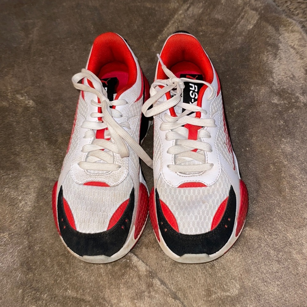 PUMA Tennis shoes